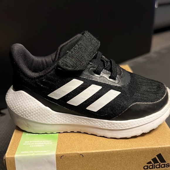 Infant Addidas runners. Size 6k US. In excellent condition - Picture 3 of 4